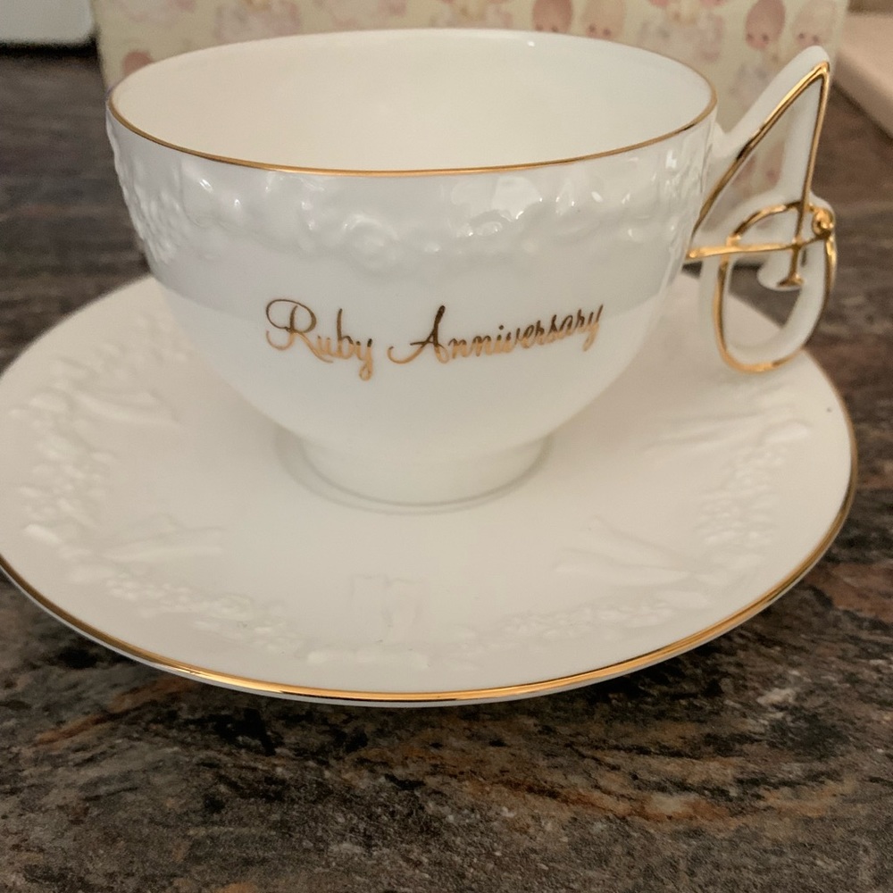 2 for $20 deal 💰💰💰
40th Anniversary cup and saucer set